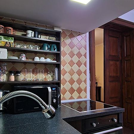 Schei Apartments Брашов Стая снимка